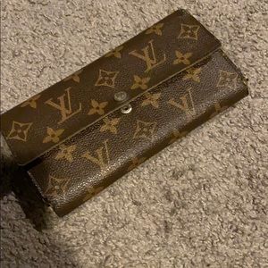 L V Wallet